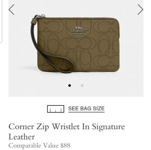 COACH NWT Corner Zip Wristlet in Signature Leather